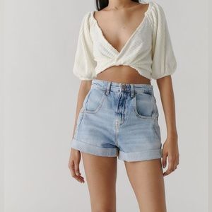 BDG Carrie Denim Short — Light Wash